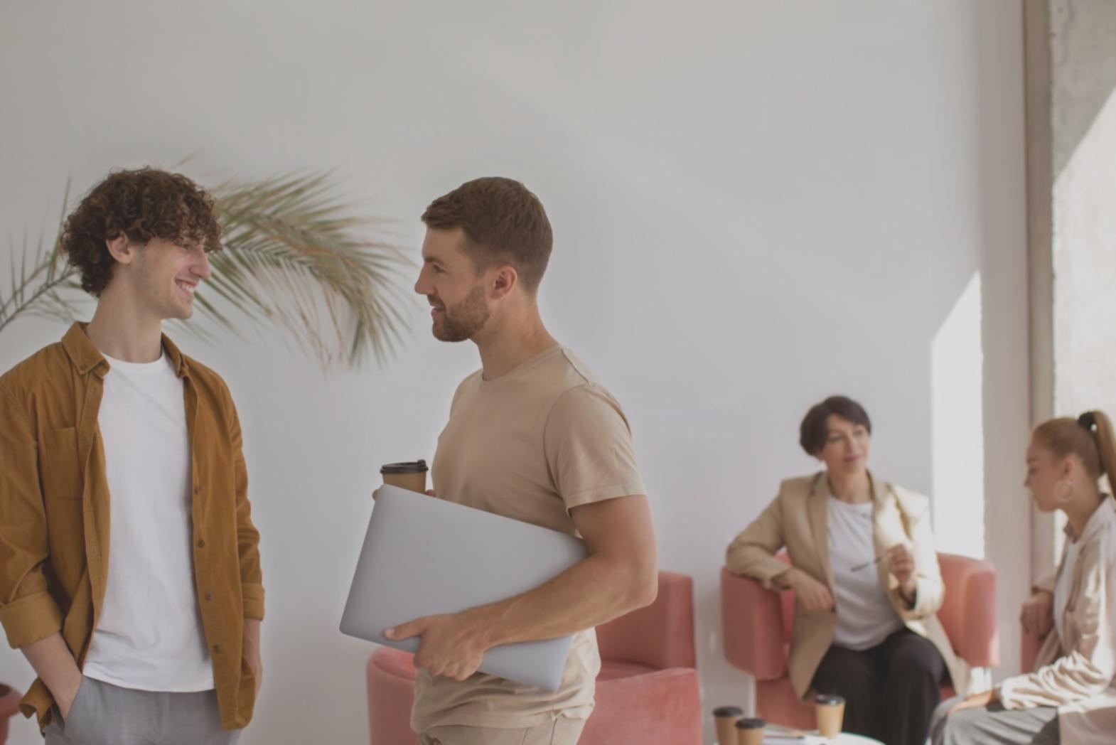 Équipe travaillant sur des concepts financiers